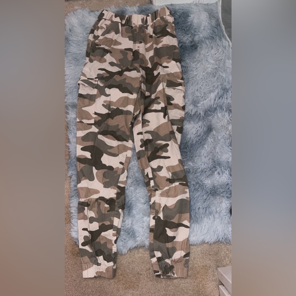 H&M Cargo pants. Camouflage.